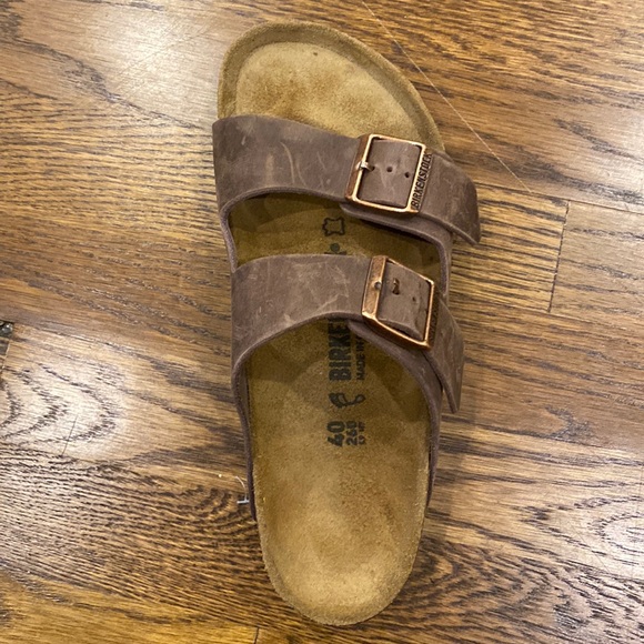 Birkenstock Other - Single right Birkenstock shoe size 40 ladies 9 mens 7 slide sandal